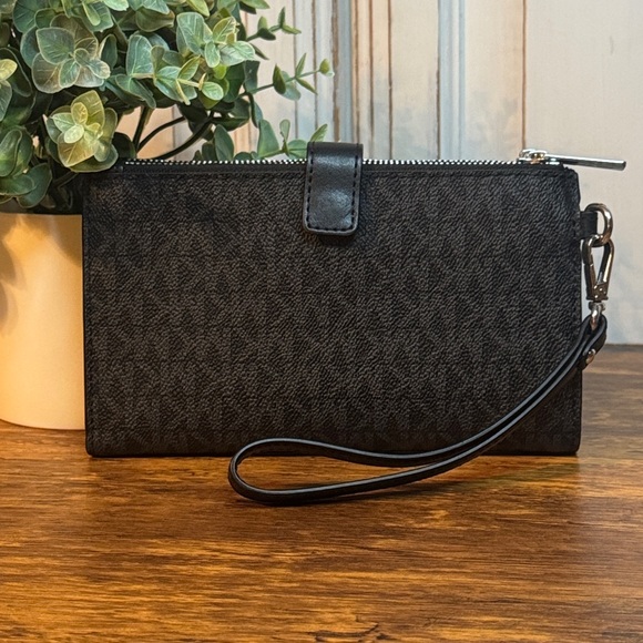 Michael Kors Large Double Zip Wristlet Wallet in Black - Retail $198 - Picture 2 of 8